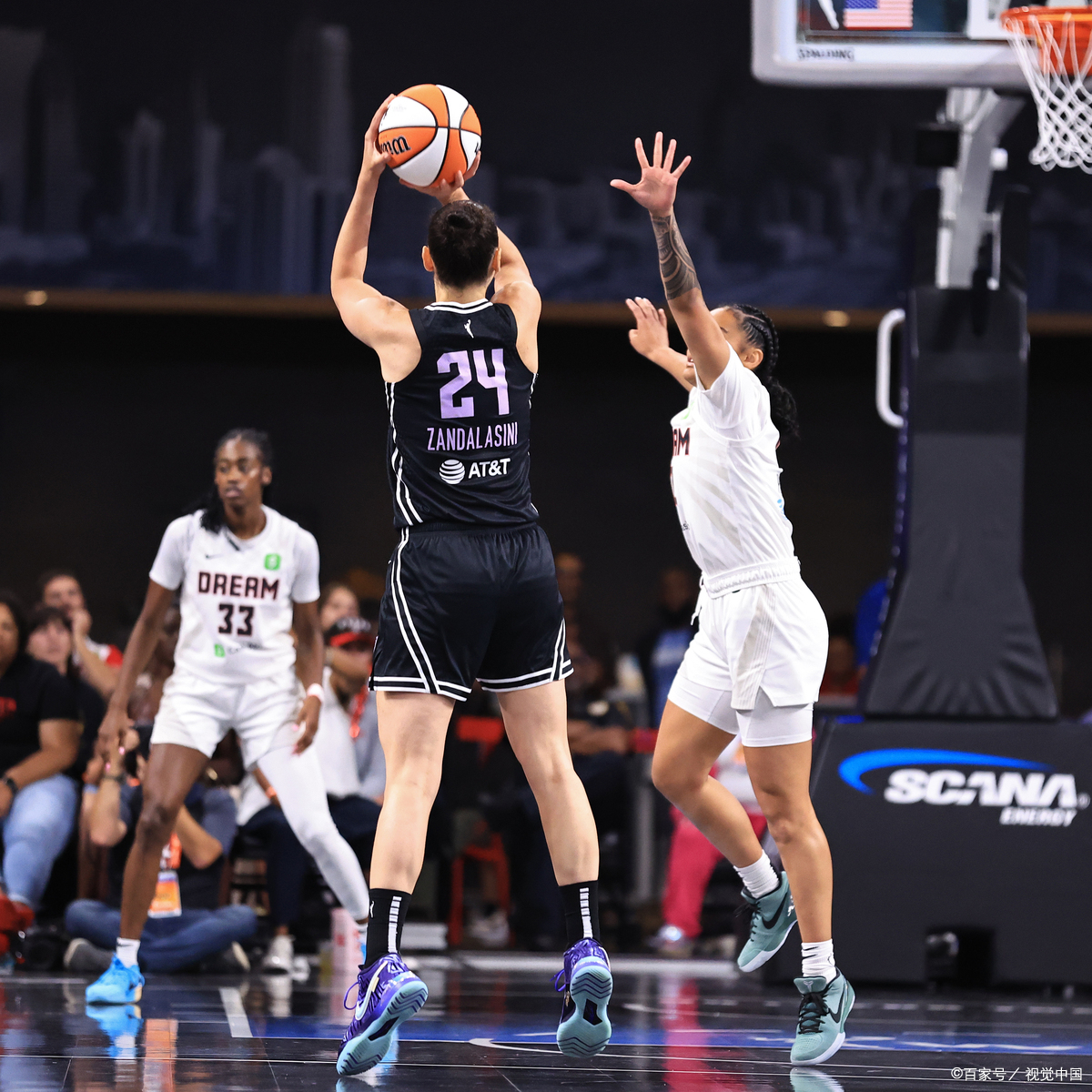 关于篮下对抗强硬赢得空间的信息